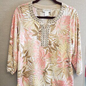 Womens Three-Quarter Length Sleeve Top